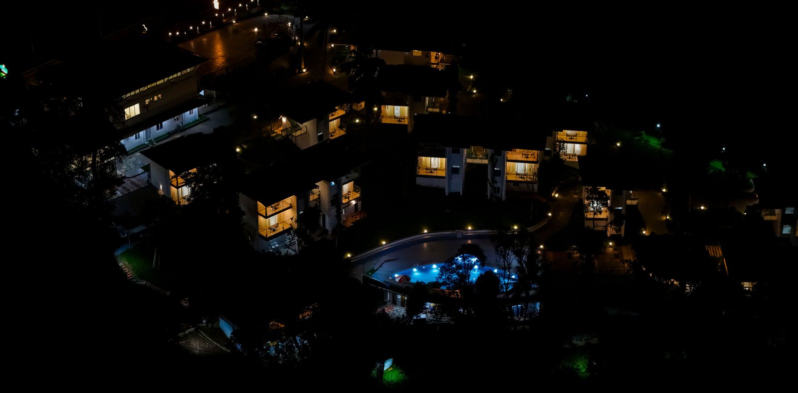 Eeleem Resorts
